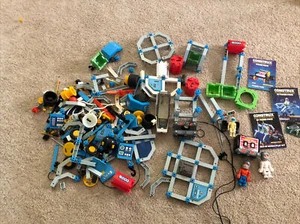Vintage Lot of 1980's Construx Building Pieces, wheels, 3 figure & Misc See pic - Picture 1 of 16