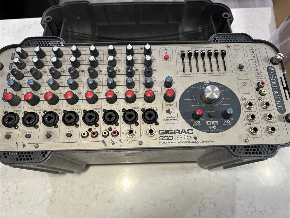 Soundcraft GigRac 300 8-Ch Pro Mixer/300W Amp w FX & EQ - Image 1 of 4