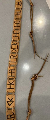 RARO*Cinturón de azulejos de madera de marca Nombres Ancestros Cuerda de cuero de 1800’s Marca Foto 1 de 4