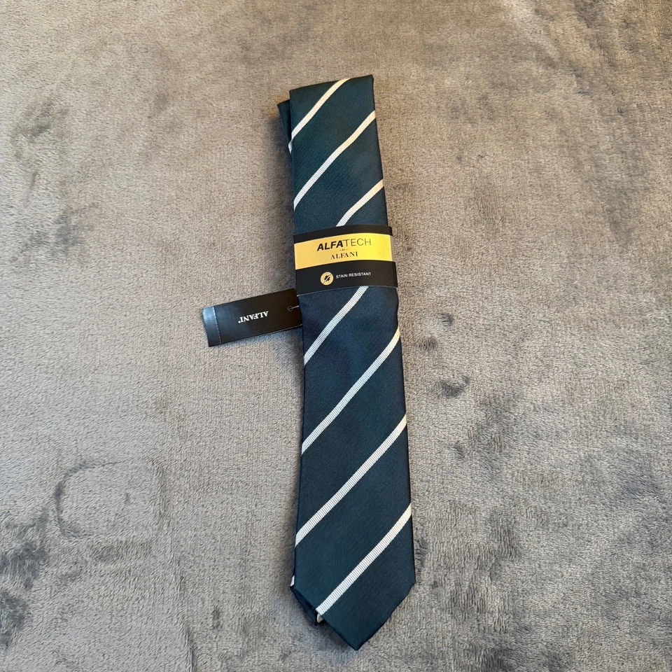 Gravata Alfani verde listra branca poliéster resistente a manchas Alfatech masculina nova com etiquetas - Imagem 1 de 4