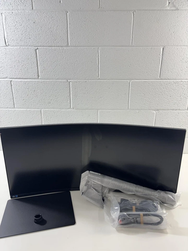 SAMSUNG Viewfinity S65UA Series 34-Inch Ultrawide QHD Curved (Damaged LCD) - Image 1 of 4