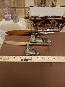 Super Cyclone Vintage Airplane Engine and One Fox - Picture 1 of 9