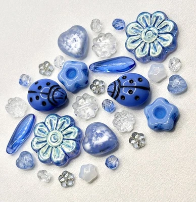 Lote de 30 cuentas checas - TODAS LAS CUENTAS DE VIDRIO CHECO azul y blanco mezclado de vidrio checo Foto 1 de 4