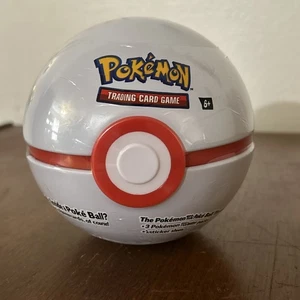 PokeBall Tin - Premier Ball - Pokémon TCG - 3 Booster Packs & 1 Münze (H24) - NEU - Bild 1 von 6