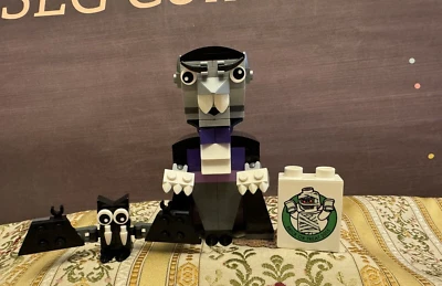 LEGO Halloween Vampire and Bat 40203 Legoland Florida 2015 Brick or Treat LOT - Image 1 of 4