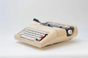 Olivetti Lettera 35 Beige, Vintage Manual Typewriter, Restored - Picture 1 of 7