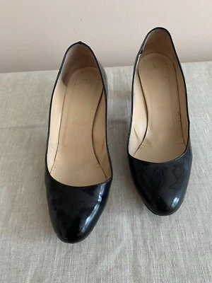 Zapatos de salón Christian Lounoutin simples de charol negro 39 1/2 Foto 1 de 4