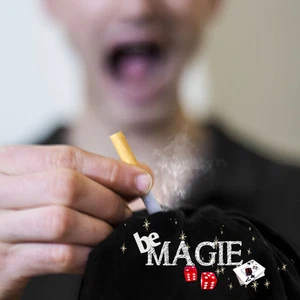 Cigarette dans le tee-shirt - Tour de magie - Imagen 1 de 1