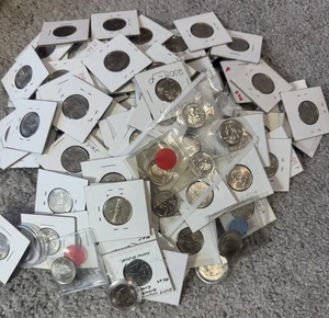 Lot of 130 Quarters Clad US Coins UNCIRCULATED - Picture 1 of 3