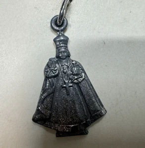 Dije Antaya Infant of Prague Vintage Plata de Ley Jesucristo Santo Niño - Imagen 1 de 3