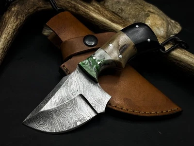 Cuchillo de caza de acero Damasco hecho a mano personalizado EDC mango de hueso, con funda Foto 1 de 4