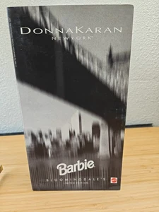Barbie Bambola Donna Karan New York Bloomingdale's 1995 Edizione Limitata Bruna come nuova - Foto 1 di 4