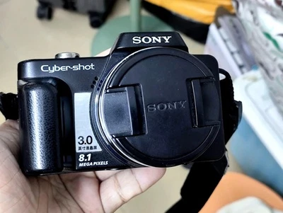 Sony Digital Camera Cybershot DSC-H10 8.1MP Black Tested Full Working Set - Image 1 of 4