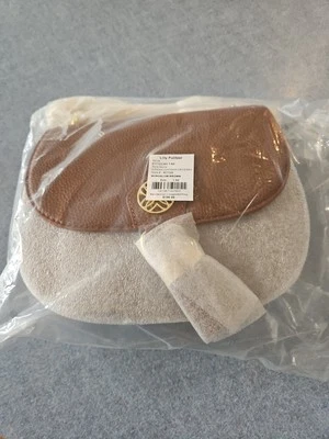 BOLSO BANDOLERA NUEVO CON ETIQUETAS LILLY PULITZER SIRENA BUNGALOW MARRÓN con ACENTOS DORADOS ✨️  Foto 1 de 4