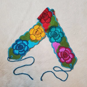 Handgefertigter traditioneller mexikanischer bestickter Blumengürtel für Damen mehrfarbig Einheitsgröße gebraucht, in einwandfreiem Zustand - Bild 1 von 6