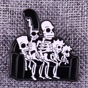 Simpsons Skelett Homer Emaille Pin Marge Bart Lisa KOSTENLOSER VERSAND IN DEN USA AUS - Bild 1 von 1