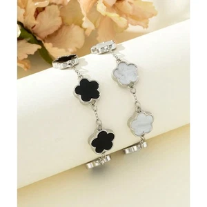 Set 2 Pezzi Bracciale Quadrifoglio Bianco e Nero Smalto Argento Fiore Trendy Gioielli Moda  - Foto 1 di 6
