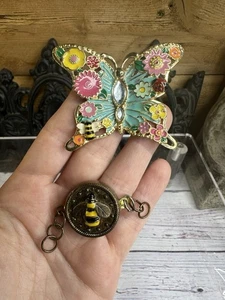 Emaillierter Schmetterling Anhänger mit Bienenverschluss Marienkäfer Blume - Bild 1 von 7