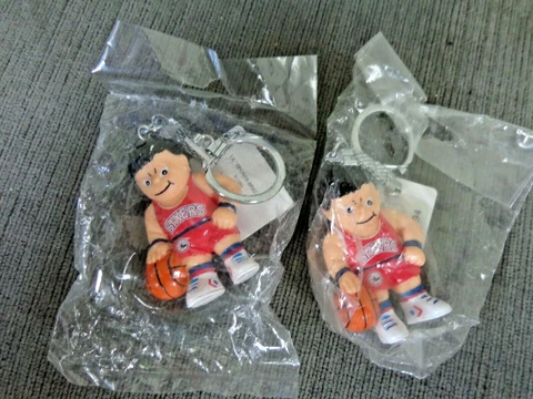 VINTAGE NBA Philadelphia 76ers  L'IL Brat Basketball Players KEYCHAINS 2 Pc. #2 Cover