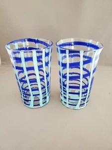2 TUMBLER A RIGHE IN VETRO BLU ANTHROPOLOGIE CON ETICHETTE - Foto 1 di 6