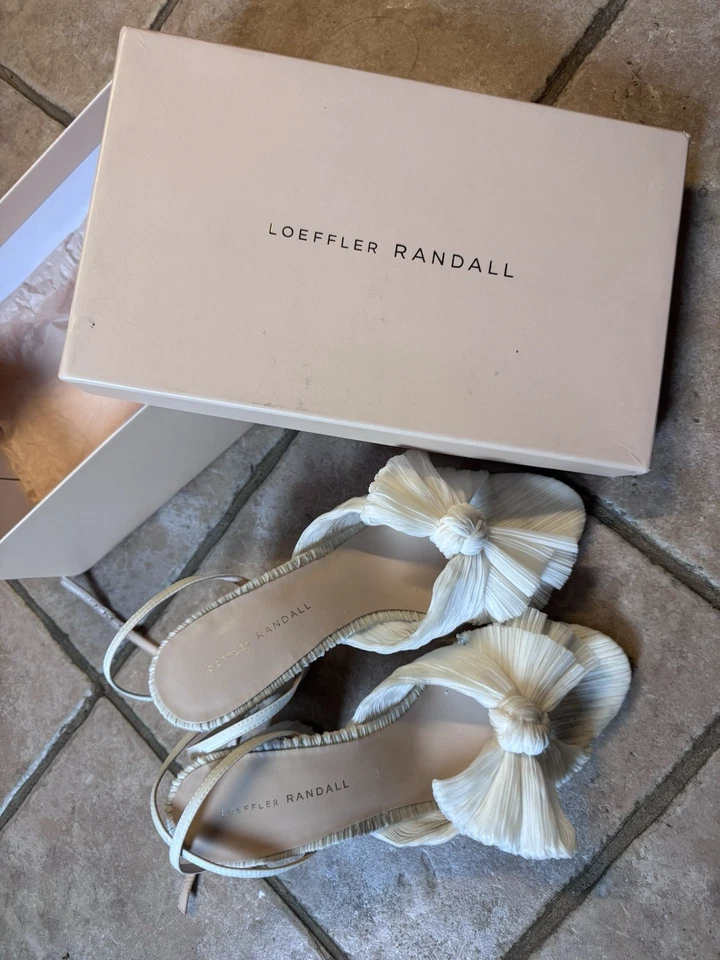 Loeffler Randall Camellia 珍珠打褶蝴蝶结高跟鞋 - 9.5 码 — 第 1/4 张图片