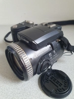 Fujifilm FinePix 6900 Zoom 3.1MP Digital Camera - Black - Parts only. - Image 1 of 4