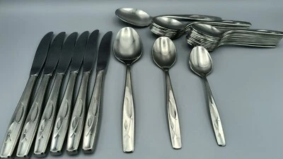 Rogers Cutlery Co. Cubiertos de acero inoxidable EE. UU., patrón "hojas susurrantes" - elección Foto 1 de 4