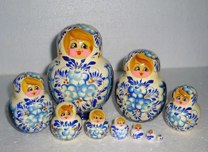 Beautiful Russian Nesting Doll~10pc~5.75"~GORGEOUS BLUE&WHITE~HAND PAINTED - Picture 1 of 6