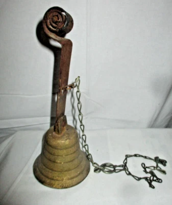 ANCIENNE CLOCHE D'ENTREE PORTE CLOCHE  A RESSORT EN BRONZE AVEC CHAINE -TBE - Photo 1/4
