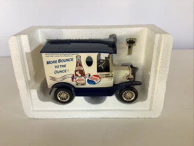 Camión banco monedas Pepsi Cola 1930 Golden Wheel - escala 1:24/con llave y caja Foto 1 de 4