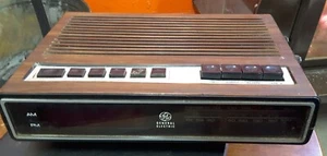 Vintage General Electric Alarm/radio Cr 4620 - Picture 1 of 6