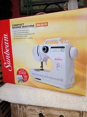 NUEVO EN CAJA Máquina de Coser Compacta Sunbeam SB1818 con Kit de Costura Extra 100 Piezas Foto 1 de 4