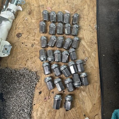 1999 - 2004 Land Rover Discovery 2 Ii Lug Nuts Bolt Wheel Rim Set Of 32 Oem - Image 1 of 4