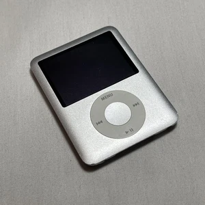 Apple iPod Nano 3rd Generation 8GB Working and in Great Condition - Picture 1 of 9