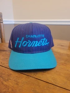 Vintage Charlotte Hornets Sports Specialties Snapback Mütze Schrift Nadelstreifen NBA - Bild 1 von 9