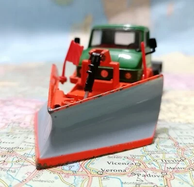 MERCEDES UNIMOG Spazzaneve  - Vintage Corgi  toys 1150 , Gt. Britain 1969 - Immagine 1 di 4