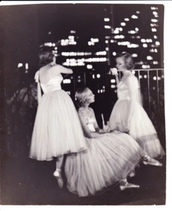 FOTO DE COLECCIÓN C. 1930 NYC POR ANITA DANIELS BAILARINAS TOMANDO FRENO - 15 DE 37 - Imagen 1 de 2