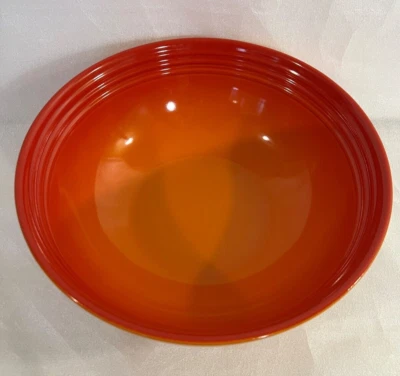 LE CREUSET NARANJA LLAMA 2,2 CUARTOS DE GALÓN TAZÓN PARA SERVIR, NUEVO Foto 1 de 4