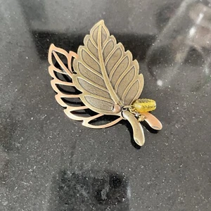 Vintage Brooch Two Tone Leaves With Pinecone - Picture 1 of 12