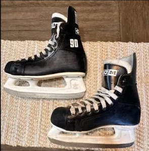 CCM CHAMPION 90 ICE HOCKEY SKATES Boys Size 4 - Picture 1 of 8