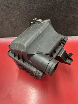 Caixa de filtro de ar atrasado Volkswagen Transporter T4 028129607M - Imagem 1 de 4