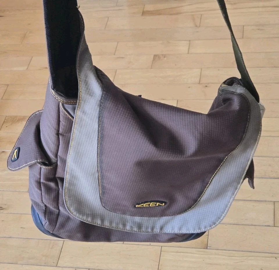Bolso Mensajero de Transporte KEEN Oswego Bolso para Laptop Marrón para Libros Usado Foto 1 de 4