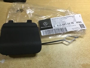 MB SPRINTER W907 Front Bumper Tow Eye Cover A91088506009K83 NEW GENUINE - Picture 1 of 1