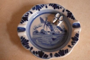 Holland Blue Delfts Ashtray w/ Dutch Clogs Shoes: Pretty Detailed Design - Picture 1 of 3