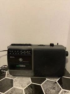 Lettore/registratore di cassette radio vintage GE Am/Fm testato e funzionante - Foto 1 di 3