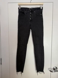 Pantalones de mezclilla ajustados de tiro alto Madewell de 9" para mujer talla 27 negros con botones dobladillo crudo - Imagen 1 de 15