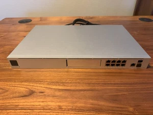 Ubiquiti Unified Dream Machine SE (UDM-SE) Cloud Gateway Router - Photo 1/3