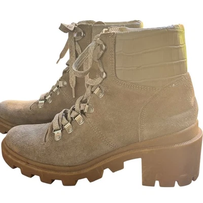 Botas de combate Dolce Vita Rubi gamuza acento de cocodrilo suela con cordones tacón bloque 7,5 Foto 1 de 4