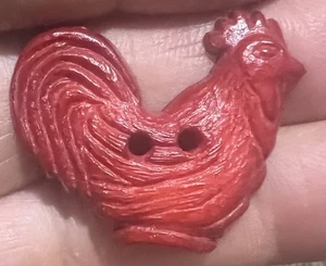 CHICKEN ROOSTER HEN 1 3/8" RED PLASTIC CRAFT EMBELLISHMENT NOVELTY BUTTON - Picture 1 of 1