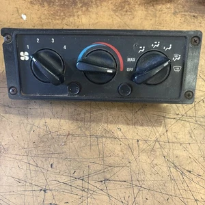 Controles de temperatura de aire acondicionado para calefacción International 9900 2000-2020 - Usado | P/N 748030 - Imagen 1 de 9
